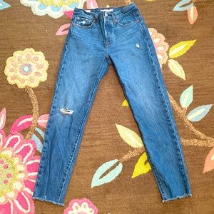 Levi’s dark wash jeans size 25